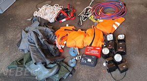 Schutzausstattungen zur Absturzsicherung, u.a.: