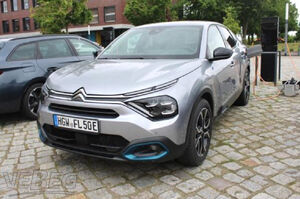 Pkw Citroen e-C4 X Shine