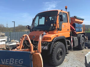 Zugmaschine Unimog 405/12