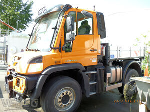 Zugmaschine Unimog 423