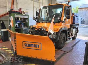 Zugmaschine Unimog 405/10 U300