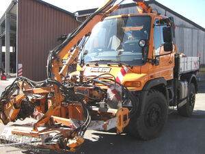 Zugmaschine Unimog 405/12 U 400