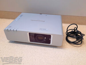 Beamer Panasonic PT-F300E